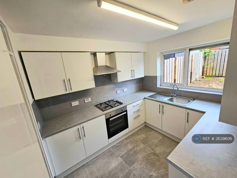 image for 4 bedroom house in Berkeley Path, Luton, LU2 (4 bed) (#2639606)