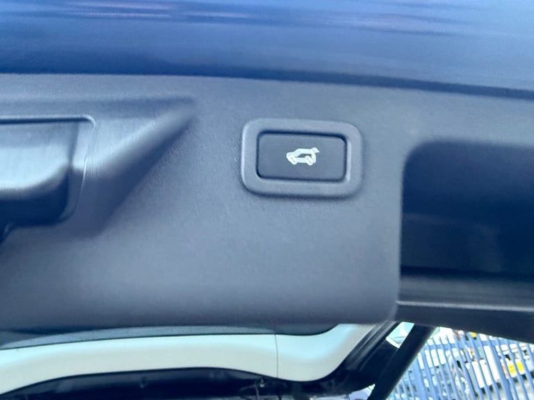 2015 Land Rover Discovery Sport 2.0 TD4 180 HSE 5dr Auto ESTATE Diesel Automatic