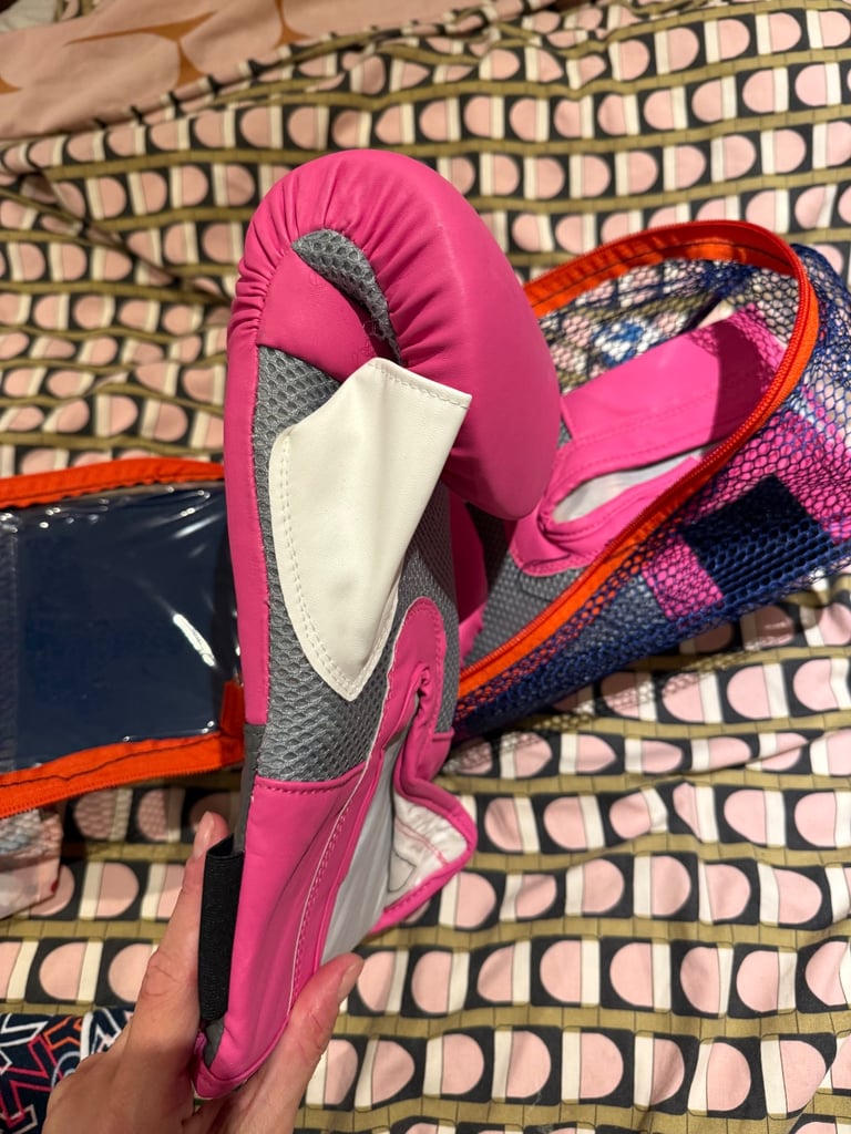 Pink women’s boxing gloves