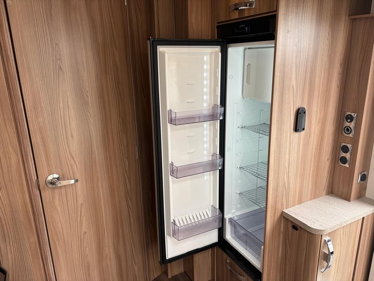 20 SWIFT CHALLENGER 835 X, SPECIAL EDITION CELESTE, AWD MOVER, ALDE, TALL FRIDGE