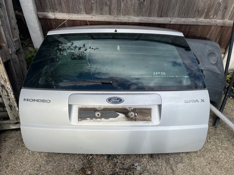 Ford Mondeo Estate mk3 tailgate 