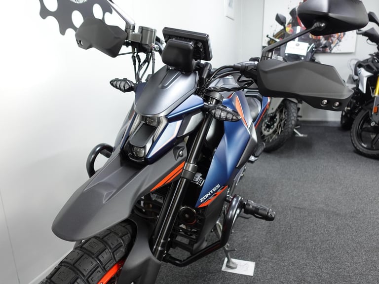 Zontes ZT125-U1 LCD. Stunning Hypermotard 125cc. Keyless & More!