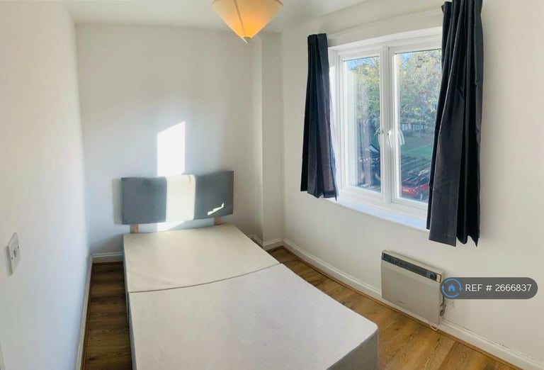 2 bedroom flat in Greys Court, Reading, RG1 (2 bed) (#2666837)