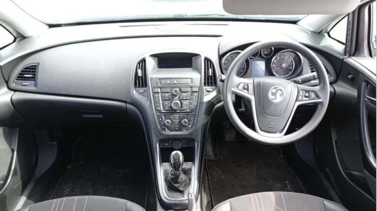 Vauxhall, ASTRA, Hatchback, 2012, Manual, 1598 (cc),5 doors - Image 12