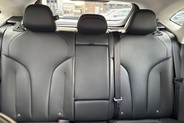 2025 MG MG HS 106287 Hatchback Petrol Automatic