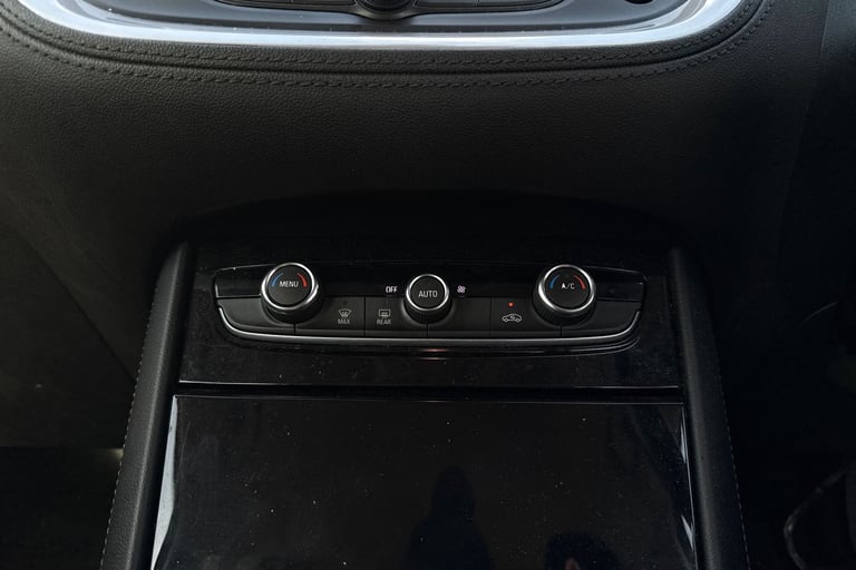 2019 Vauxhall Grandland X 1.2 Turbo SE 5dr Hatchback PETROL Manual