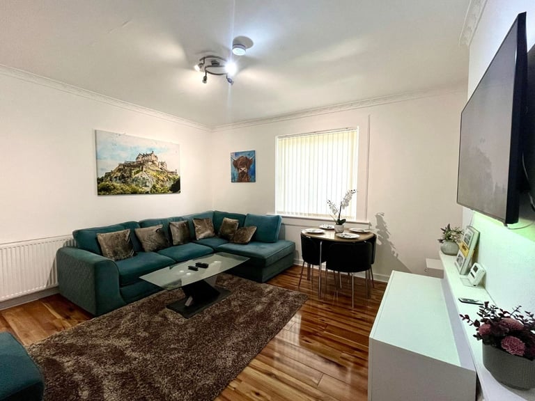 Broomhouse Road. 3 Double Bedrooms Available 1st January 2026.