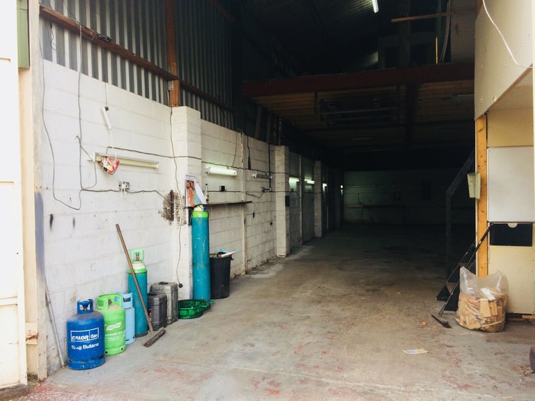 Industrial unit to let