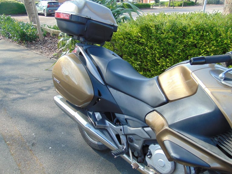 Honda NT700 VA DEAUVILLE, 2006 MODEL SHAFT DRIVE TOURER WITH PANNIERS AND BOX