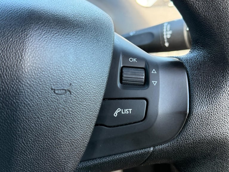 2015 Peugeot 208 1.2 VTi PureTech Active Euro 6 5dr HATCHBACK Petrol Manual