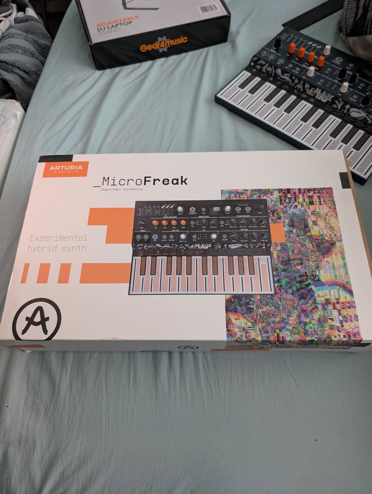 Arturia MicroFreak Hybrid Analog/Digital Synthesizer 