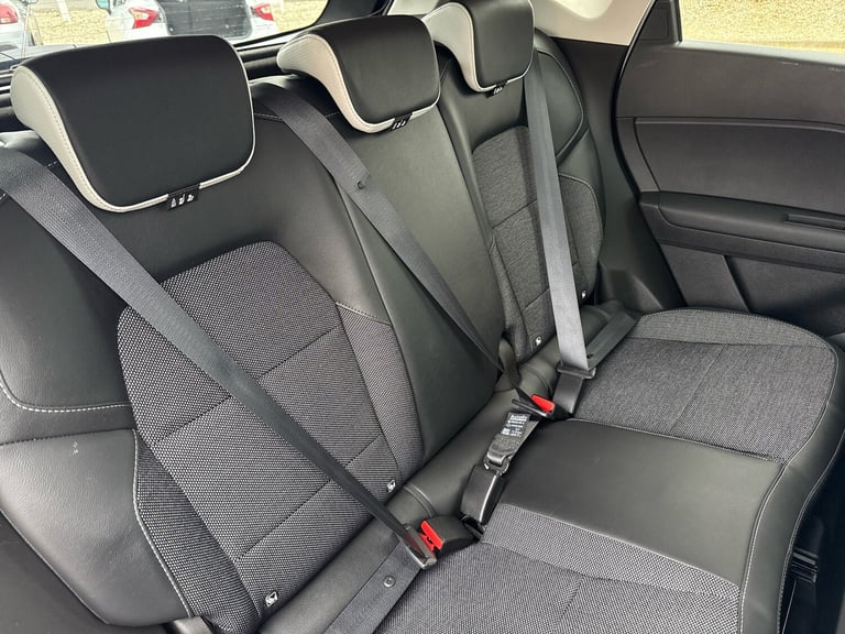 2022 Renault Captur 1.3 TCE 140 SE Edition 5dr HATCHBACK PETROL Manual