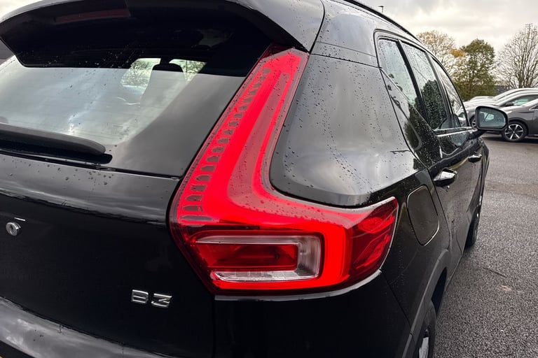 2023 Volvo XC40 2.0 B3 MHEV Plus DCT Auto Euro 6 (s/s) 5dr SUV PETROL Automatic