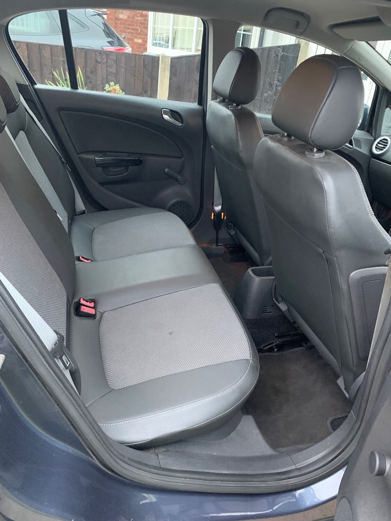 Vauxhall corsa 1.4 petrol , manual , 2008 - Image 9