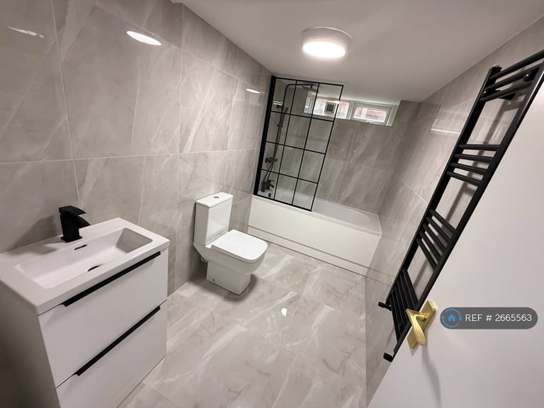 3 bedroom flat in Burton Road, Manchester, M20 (3 bed) (#2665563)