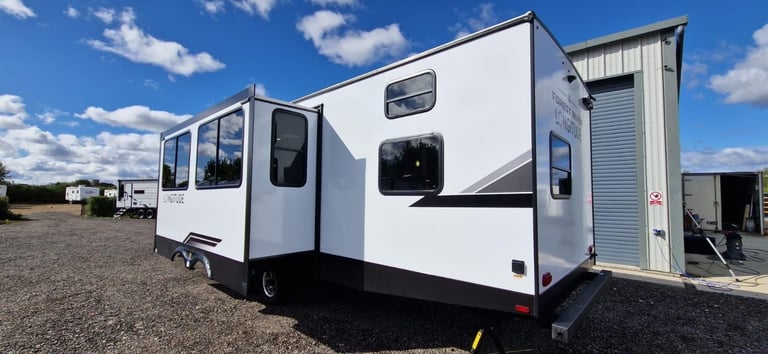 Forest River East To West Longitude 319BH American Caravan 5th Wheel