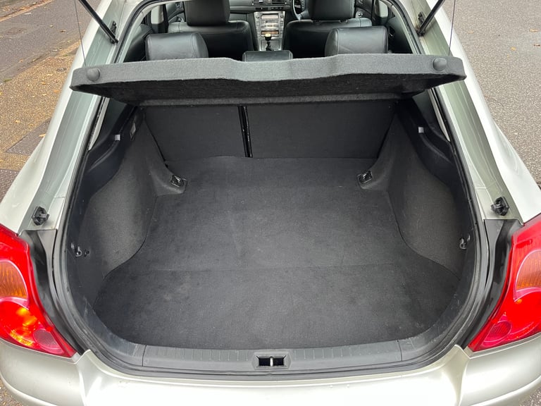 Toyota Avensis 2.2 D-4D , full year MOT, bargain, leather, FSH, cheap car, Diesel Toyota