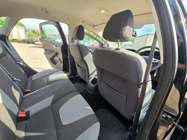 2013 Ford Focus 1.6 Zetec Powershift Euro 5 5dr Hatchback Petrol Automatic