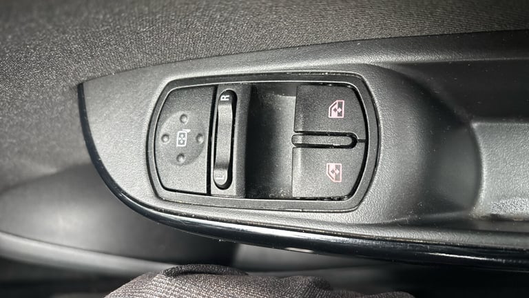 2019 Vauxhall Corsa 1.4 SE Nav 5dr HATCHBACK PETROL Manual