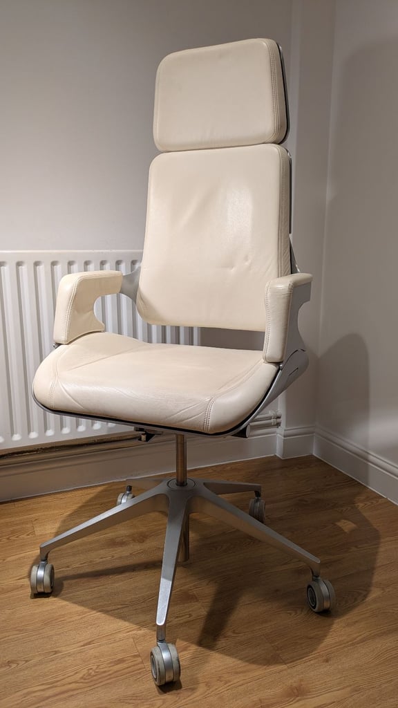 image for Interstuhl Silver 362S Executive swivel chair high back