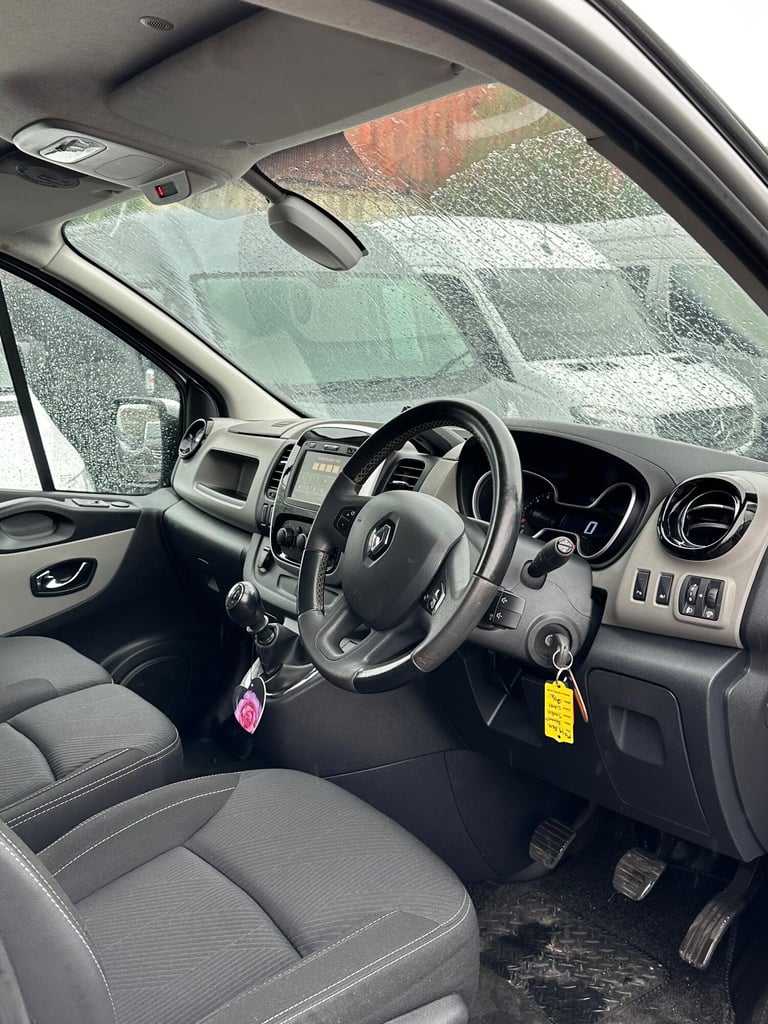 2019 Renault Trafic 1.6 dCi 29 Sport Nav Crew Van LWB Euro 6 6dr WINDOW VAN Diesel Manual