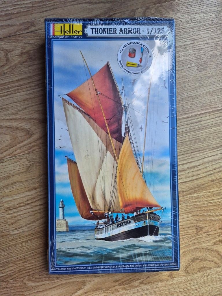 image for Heller 80609 Thonier Armor Plastic kit of ship for assembly and gluing, brand new and sealed