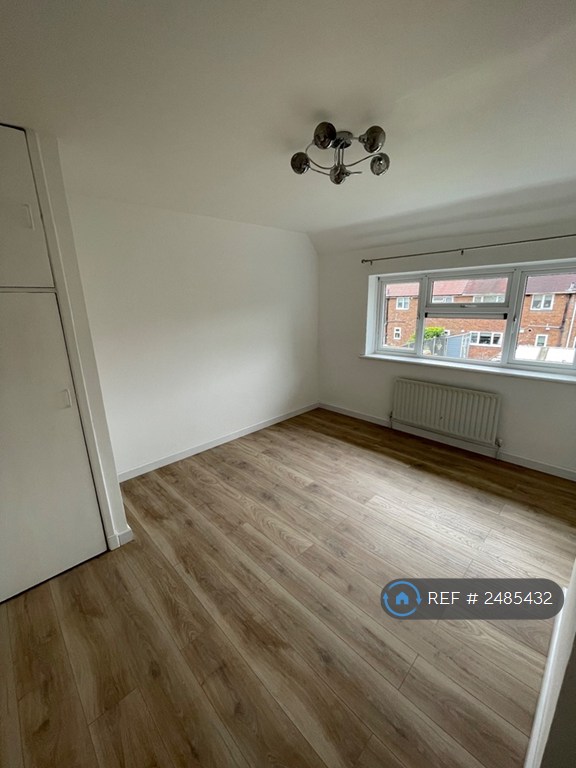 3 bedroom house in Neath Road, Walsall, WS3 (3 bed) (#2485432)