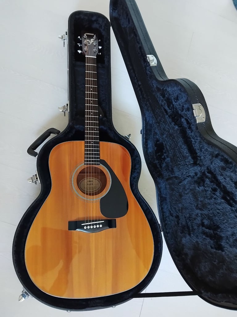 Yamaha acoustic guitar in hard case FG411S Kaohsiung factory full size dreadnought setup