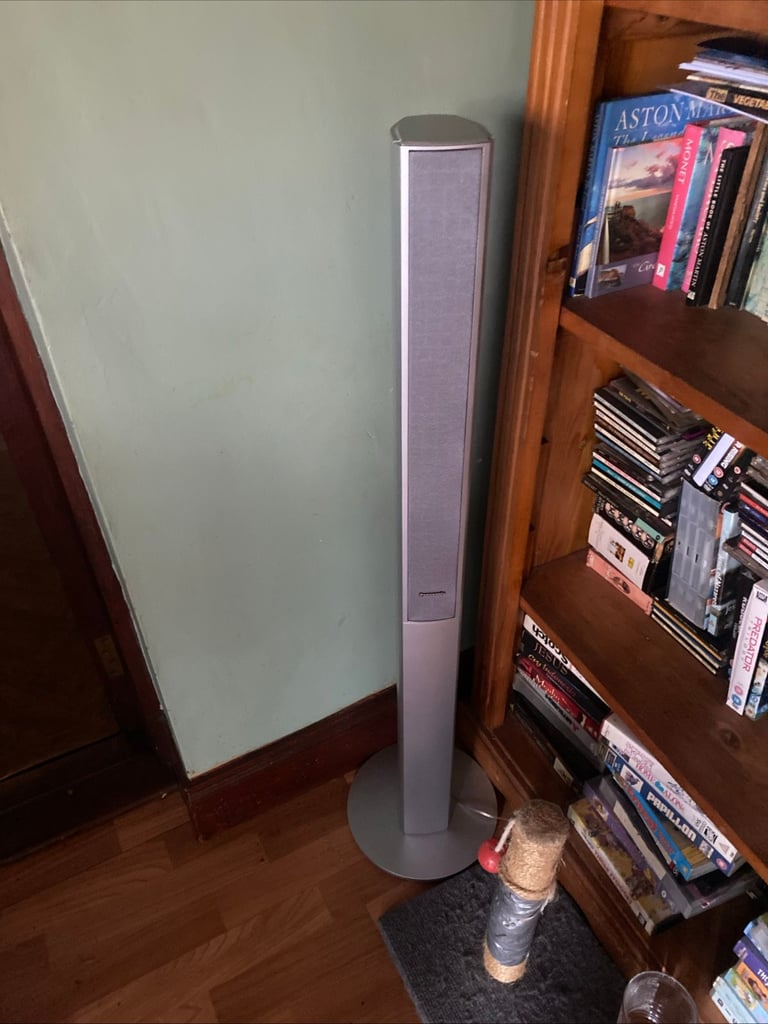 Panasonic Quintrix TX32PS500 CRT Retro Gaming TV with Surround Sound System and  Remote