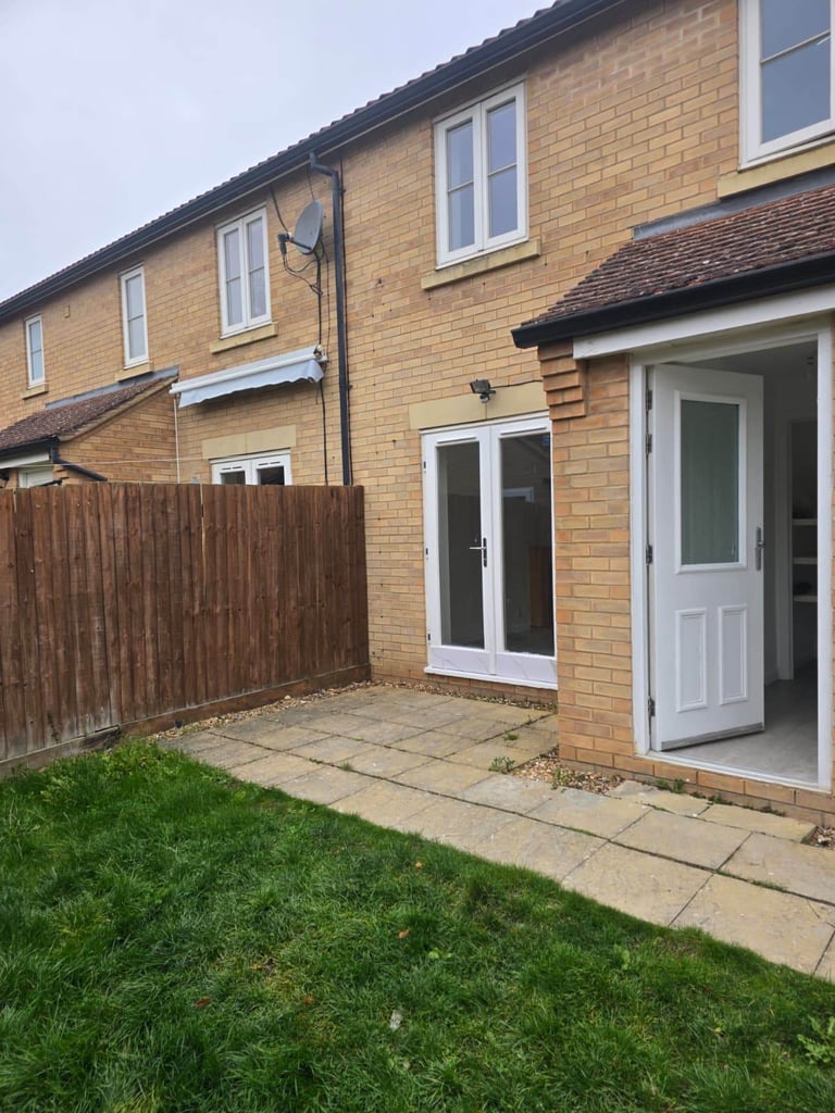 🌟 NEWLY-REFURBISHED 3/4 BED SEMI-DETACHED HOUSE – OXLEY PARK, MK4 🌟 Available Now – £1,695 pcm ***