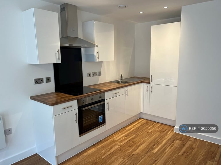 1 bedroom flat in Pomona Strand, Old Trafford, Manchester, M16 (1 bed) (#2659059)