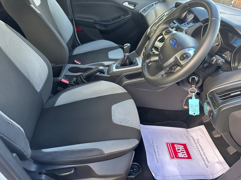 2012 Ford Focus 1.6 Zetec Hatchback 5dr Petrol Manual Euro 5 (125 ps) Petrol
