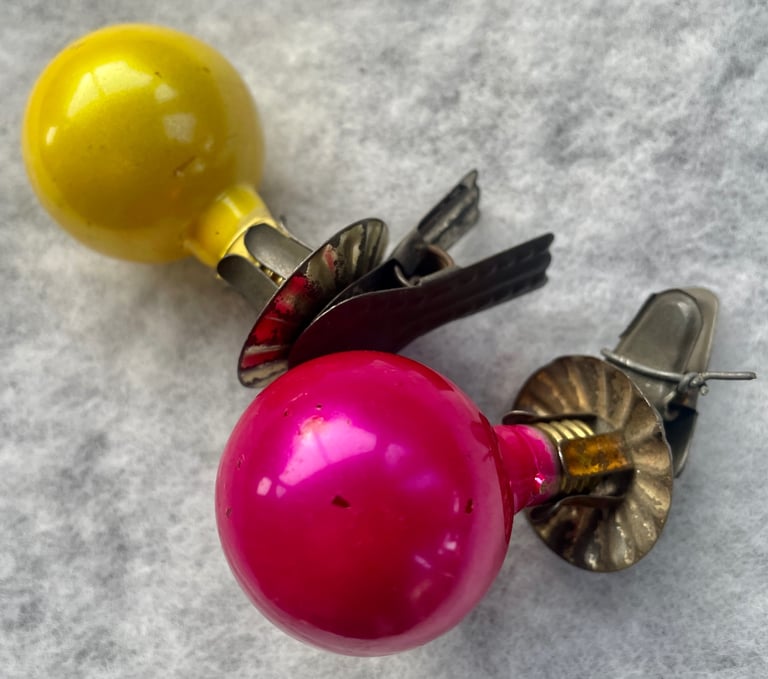  2 Rare Vintage Glass Christmas Light Bulbs Clip-on Tree Decorations 