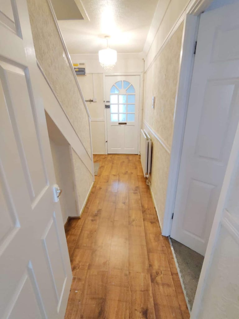 3 BED HOUSE TO LET IN MORDEN FEW MINS FROM TUBE £1890