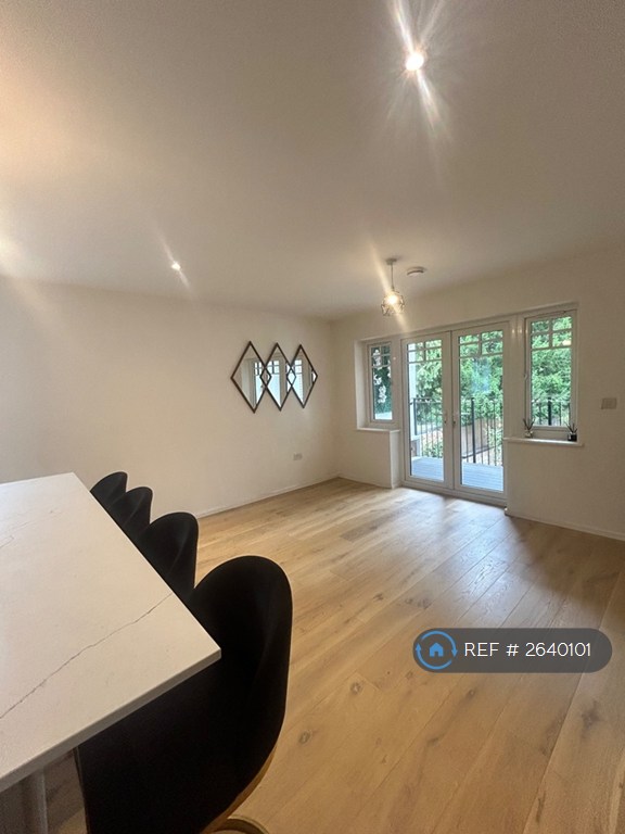 2 bedroom flat in Purley, Purley, CR8 (2 bed) (#2640101)