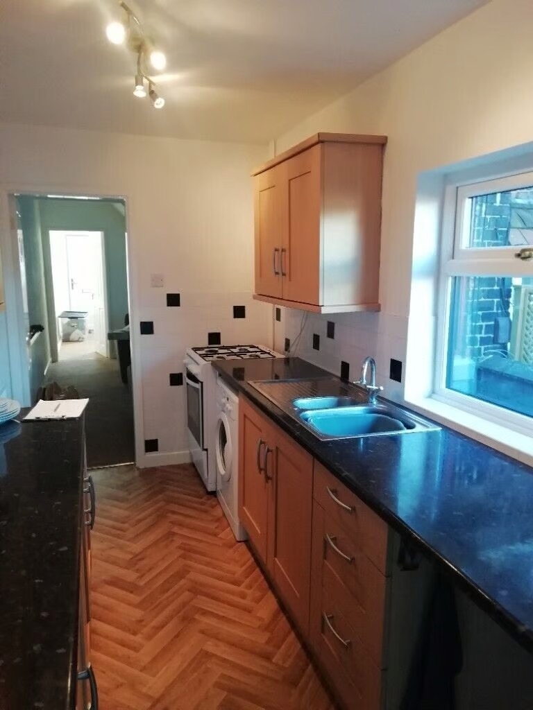 **LET BY** GOOD CONDITION LOW RENT ARGYLE STREET**DSS ACCEPTED