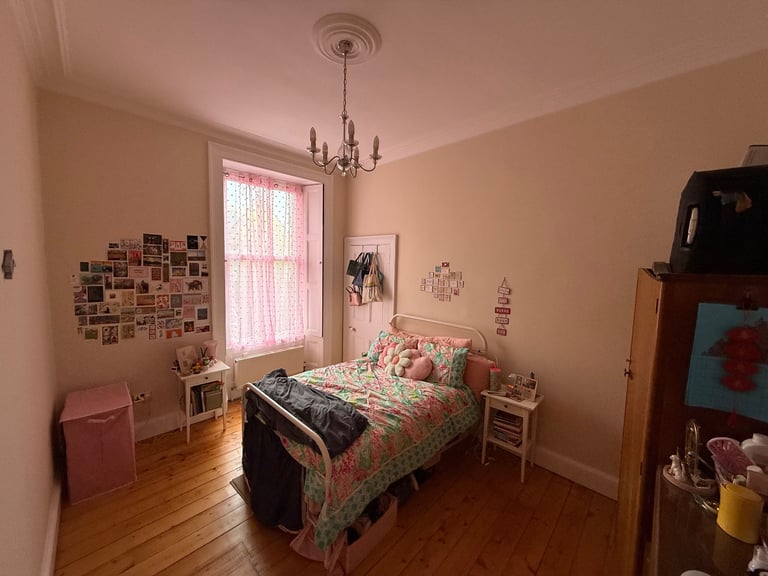 Double Room in Spacious Bruntsfield Flat