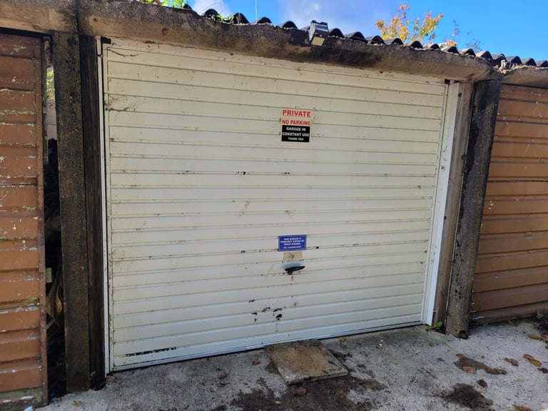 Freehold garage FOR SALE Aylesbury 