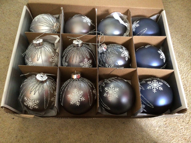 image for 12x gorgeous glass baubles Christmas decorations