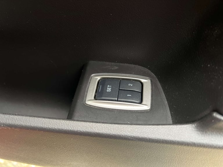 2013 Jaguar XF 2.2 XF Premium Luxury D Auto 4dr Saloon Diesel Automatic