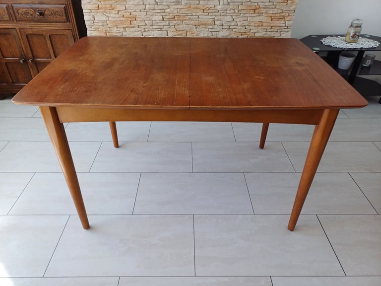 image for Solid extendable wooden table