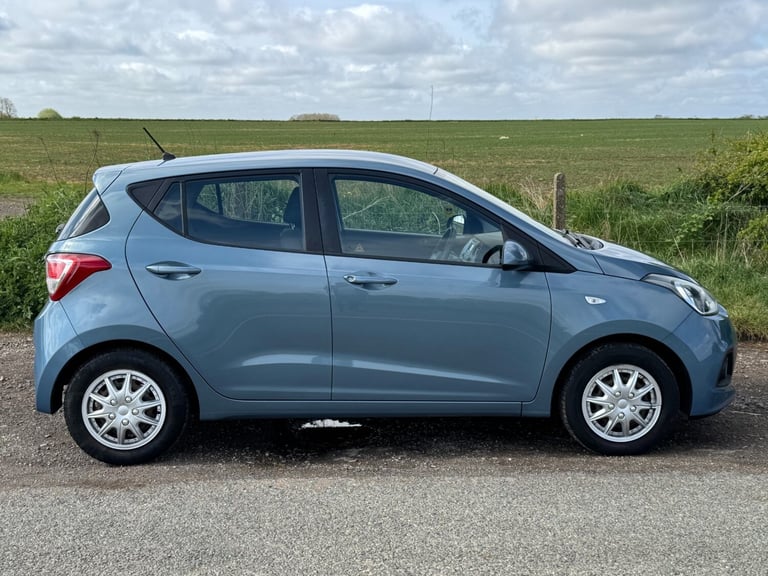 LOW MILEAGE + 2 KEYS