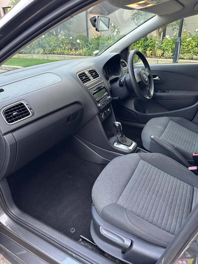 Volkswagen, POLO, Hatchback, 2011, Semi-Auto, 1390 (cc), 5 doors