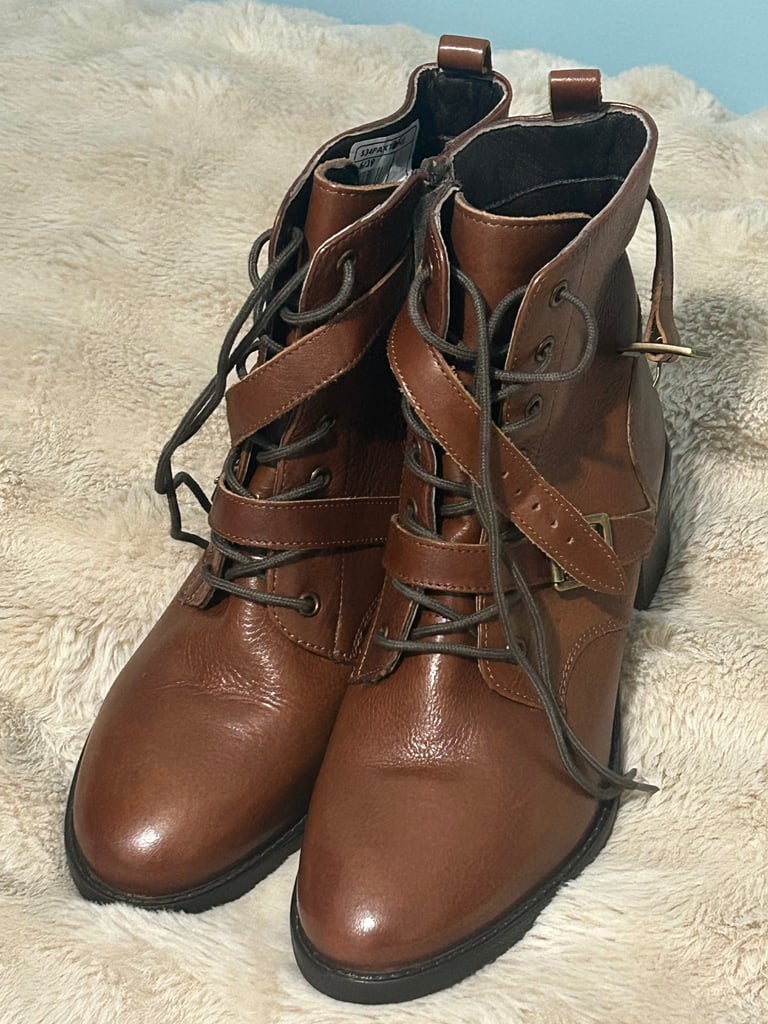 image for Ladies Dune ankle boots size 6