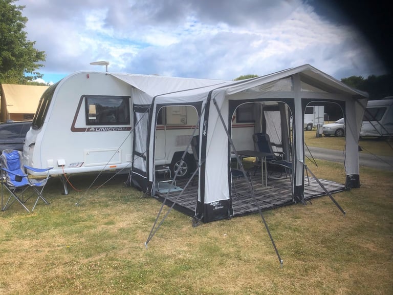 Bailey Pamplona MK4 2018 twin axel stunning condition