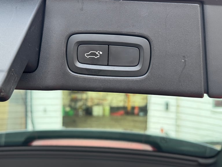 2019 Volvo V90 2.0 D4 Momentum Nav 5dr Geartronic Auto ULEZ ESTATE Diesel Automatic