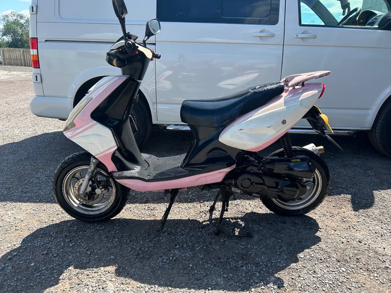 Znen, 50 cc moped 2007 10mths mot learner legal scooter