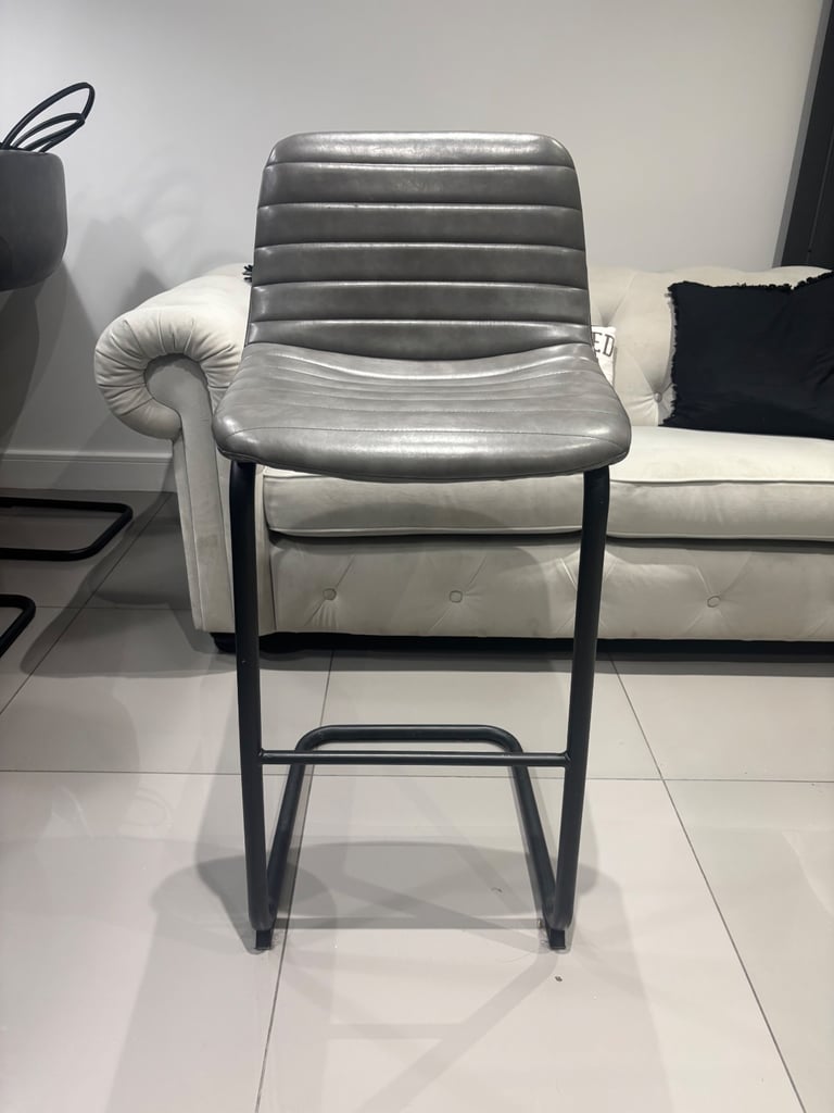 image for 4x grey bar stools 