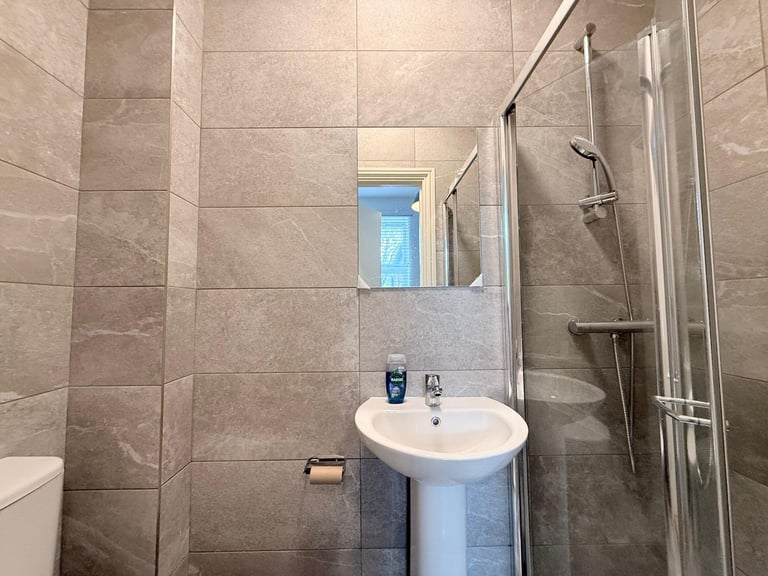 Double Ensuite Room with Kitchenette – All Bills Included – Harlesden, NW10