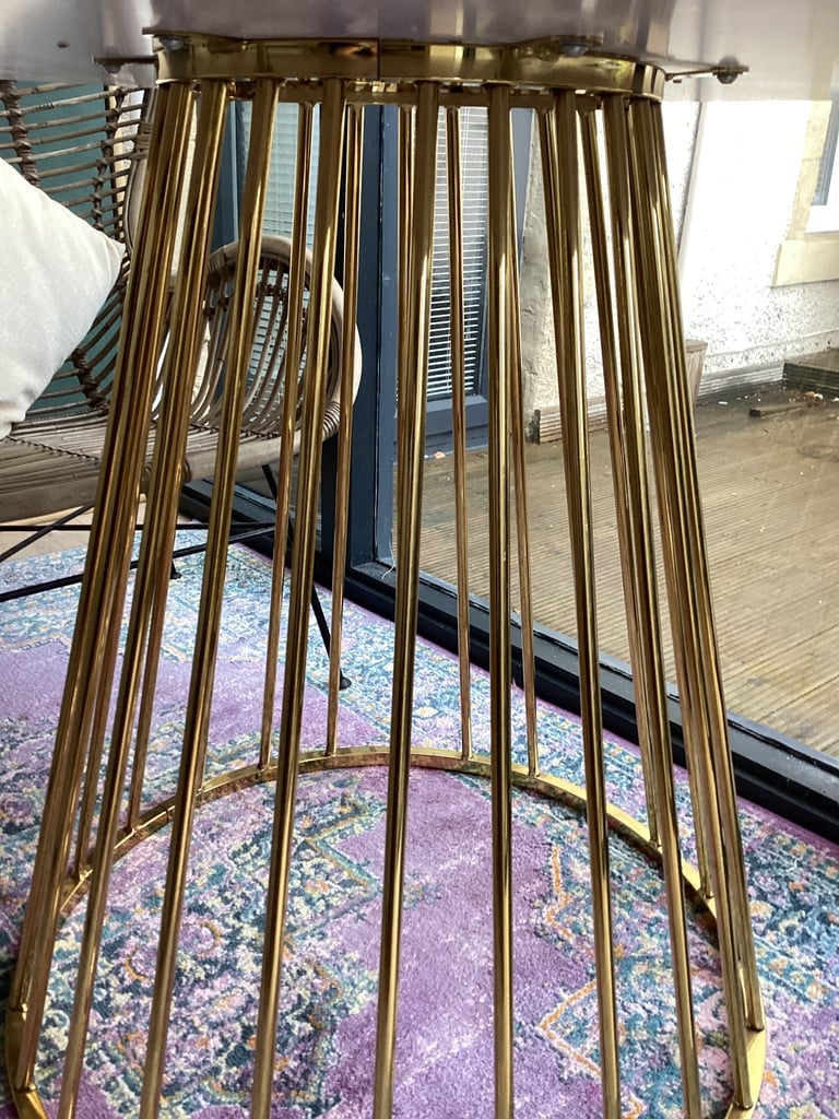 Dining room table